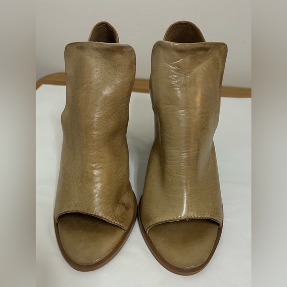 NWT DIBA TRUE SAMPLE OPEN-TOE HEELED BOOTIE SIZE 9 - Picture 2 of 6